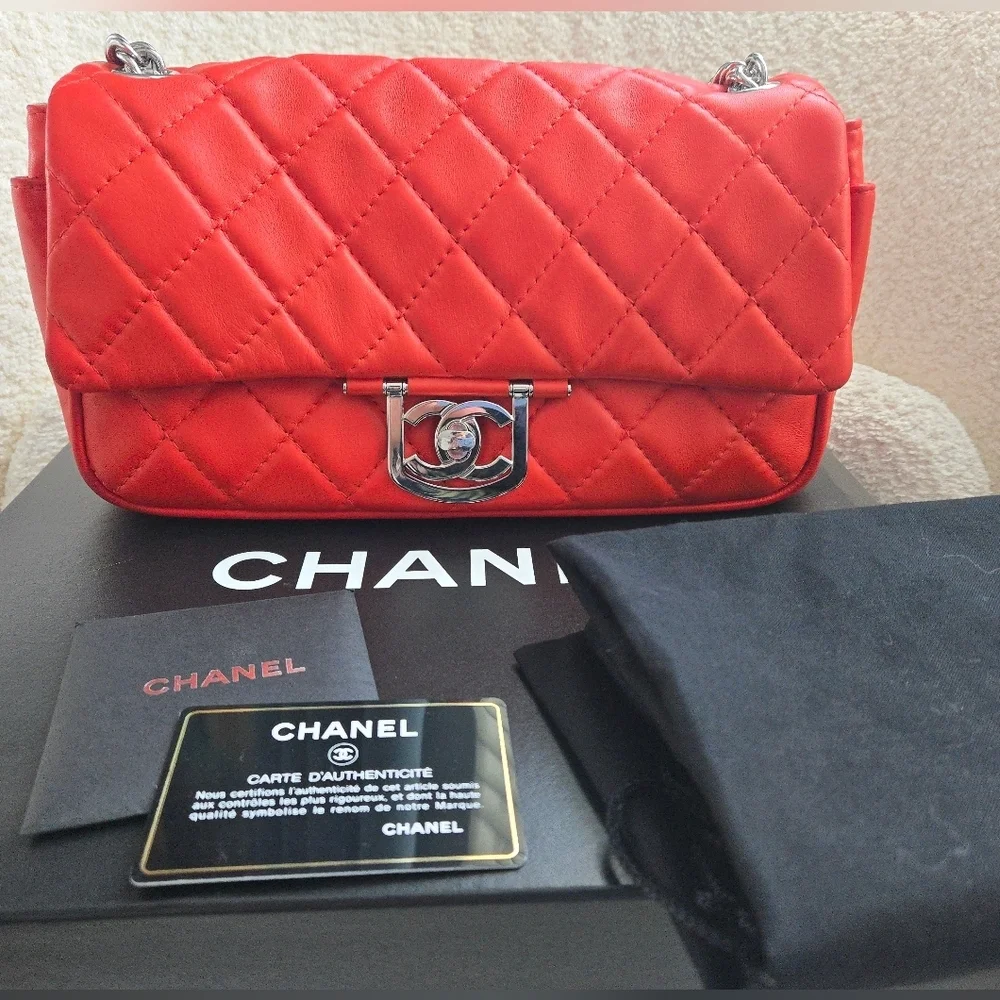 CHANEL Coral Quilted Lambskin Flap Shoulder Bag Medium - Picture 1 of 17